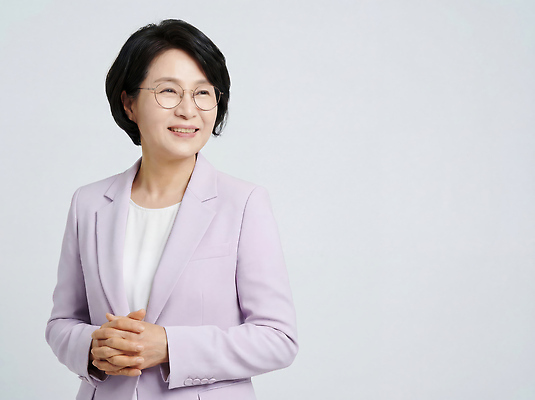 JPG 편집이미지 직업 손 옷 여자 얼굴 포즈 미소 사람 카메라 전문 의료성형뷰티 스타일 편집실사 AI인물포토 AI콘텐츠 표정 신체부위 전자제품 CG 파일형식 AI포토