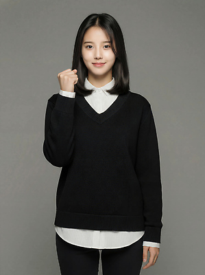 JPG 편집이미지 옷 여자 패션 아시아 포즈 흑백 미소 사진촬영 주먹 자신감 스웨터 의료성형뷰티 스타일 편집실사 AI인물포토 AI콘텐츠 감정 나라 상의 모션 촬영기법 표정 사람 촬영 CG 파일형식 AI포토