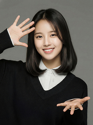 JPG 편집이미지 헤어스타일 여자 패션 모션 실내 표정 밝음 미소 웃음 사람 손짓 촬영 편안함 스웨터 의료성형뷰티 편집실사 AI인물포토 AI콘텐츠 상의 내부 감각 CG 파일형식 AI포토