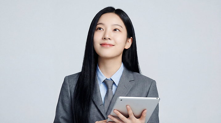 JPG 편집이미지 손 여자 교복 백그라운드 생각 비즈니스 고등학생 직장 기술 미소 전자제품 태블릿 자유 모던 의료성형뷰티 편집실사 AI인물포토 AI콘텐츠 학생 옷 컨셉 회사 청소년 표정 사람 신체부위 스마트기기 CG 파일형식 AI포토