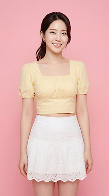 JPG 편집이미지 응시 패션 분홍색 백그라운드 상의 실내 웃음 사람 치마 노란색 카메라 촬영 흰색 의료성형뷰티 스타일 편집실사 AI인물포토 AI콘텐츠 시선 옷 컬러 하의 표정 내부 전자제품 CG 파일형식 AI포토