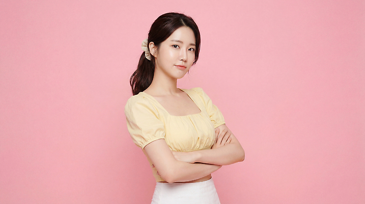 JPG 편집이미지 헤어스타일 여자 분홍색 포즈 백그라운드 상의 목걸이 표정 미소 카메라 팔짱 의료성형뷰티 스타일 편집실사 AI인물포토 AI콘텐츠 옷 컬러 장신구 모션 사람 전자제품 CG 파일형식 AI포토