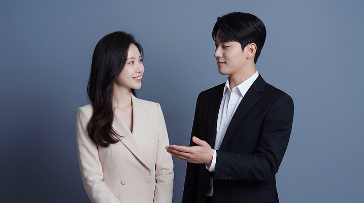 옷 다수 컨셉 회사 표정 말하기 사람 CG 파일형식 AI포토 대화 남자 여자 웃음 정장 직장 백그라운드 소통 관계 미소 여러명 표현 감정 편집이미지 편집실사 JPG 의료성형뷰티 비즈니스 AI콘텐츠 AI인물포토