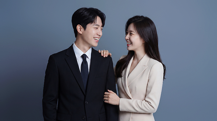 옷 감정 컨셉 관계 표정 말하기 사람 CG 파일형식 AI포토 남자 여자 웃음 정장 스튜디오 촬영 커플 소통 모임 행복 대화 편집이미지 편집실사 JPG 의료성형뷰티 비즈니스 AI콘텐츠 AI인물포토