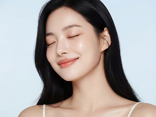 JPG 편집이미지 손 시선 여자 감정 표정 미소 화장 머리 촬영 혀 피부 뷰티풀 의료성형뷰티 편집실사 AI인물포토 AI콘텐츠 사람 신체부위 뷰티 입 CG 파일형식 AI포토