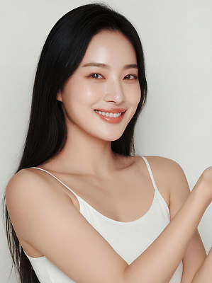 JPG 편집이미지 긴머리 손 여자 포즈 백그라운드 상의 표정 밝음 웃음 카메라 흰색 가리킴 피부 의료성형뷰티 편집실사 AI인물포토 AI콘텐츠 헤어스타일 옷 컬러 사람 손짓 신체부위 전자제품 CG 파일형식 AI포토