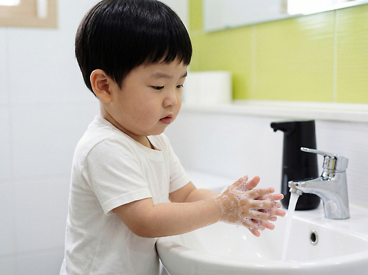 JPG 편집이미지 교육 어린이 모션 건강 웃음 일상 물 청결 욕실 위생 씻기 세면대 화장실 비누 손씻기 의료성형뷰티 편집실사 자연요소 표정 사람 라이프 위생용품 CG 파일형식