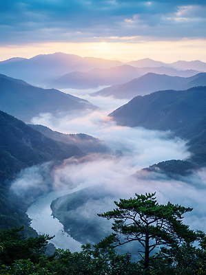 JPG 편집이미지 여행 자연 하늘 아침 산 풍경 야외 물 강 햇빛 계곡 안개 편집실사 AI포토 AI콘텐츠 주간 자연요소 날씨 태양 CG 생태계 파일형식