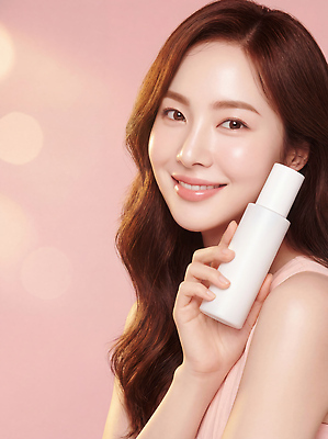 JPG 편집이미지 긴머리 손 여자 분홍색 포즈 백그라운드 미소 뷰티 촬영 화장품 상품 알림 웨이브 스킨케어 의료성형뷰티 편집실사 AI인물포토 AI콘텐츠 헤어스타일 컬러 표정 사람 신체부위 CG 파일형식 AI포토