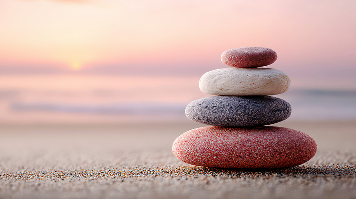 JPG 편집이미지 모래 바다 컬러 자연 하늘 풍경 해변 태양 쌓기 평화 일몰 돌_바위 저녁 수평선 차분 편집실사 AI컴퓨터그래픽 AI콘텐츠 자연요소 컨셉 모션 노을 야간 CG 생태계 파일형식