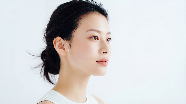 JPG 편집이미지 긴머리 옷 여자 감정 포즈 미소 앞모습 옆모습 화장 뷰티풀 의료성형뷰티 편집실사 AI인물포토 AI콘텐츠 헤어스타일 뷰포인트 표정 사람 뷰티 CG 파일형식 AI포토