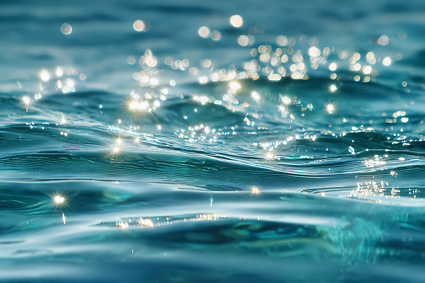 JPG 편집이미지 물결 자연 하늘 날씨 풍경 물 여름 빛 반짝임 반사 수중 수면 장면 파동 윤슬 편집실사 AI포토 AI콘텐츠 자연요소 계절 모션 순간포착 CG 생태계 파일형식