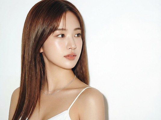 JPG 모델 편집이미지 긴머리 여자 포즈 백그라운드 스튜디오 조명 일상 머리 흰색 표현 뷰티풀 의료성형뷰티 스타일 편집실사 AI인물포토 AI콘텐츠 헤어스타일 컬러 사람 라이프 신체부위 CG 파일형식 AI포토