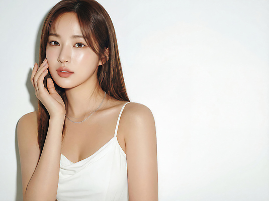 JPG 모델 편집이미지 손 여자 얼굴 벽 포즈 사람 뷰티 머리카락 카메라 의료성형뷰티 편집실사 AI인물포토 AI콘텐츠 신체부위 전자제품 머리 CG 파일형식 AI포토