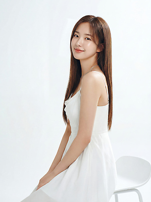 JPG 모델 편집이미지 드레스 포즈 백그라운드 조명 미소 앉기 머리 촬영 흰색 메시지 분위기 오브젝트 조화 의료성형뷰티 스타일 편집실사 AI인물포토 AI콘텐츠 옷 컬러 컨셉 모션 표정 신체부위 CG 파일형식 AI포토