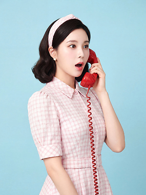 JPG 편집이미지 헤어스타일 여자 패션 감정 커뮤니케이션 일상 놀람 오브젝트 복고 통화 주목 의료성형뷰티 스타일 편집실사 AI인물포토 AI콘텐츠 모션 표정 사람 라이프 CG 파일형식 AI포토