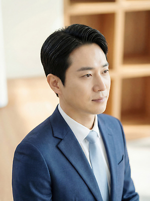 JPG 편집이미지 남자 비즈니스 모션 조명 정장 캐주얼 사무실 환경 깨끗함 작업 비즈니스맨 집중 읽기 문서 의료성형뷰티 편집실사 AI인물포토 AI콘텐츠 옷 컨셉 사람 직장인 CG 파일형식 AI포토