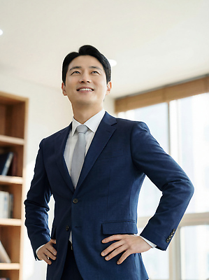 JPG 편집이미지 남자 비즈니스 모션 책장 직장 미소 정장 사무실 환경 비즈니스맨 자신감 분위기 의료성형뷰티 편집실사 AI인물포토 AI콘텐츠 옷 감정 가구 컨셉 회사 표정 사람 직장인 CG 파일형식 AI포토