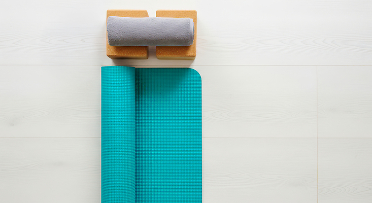 JPG 편집이미지 요가 베개 바닥 건강 운동 운동기구 헬스 스트레칭 블록 공간 매트 준비 체육관 편집실사 AI포토 AI콘텐츠 웰빙 침구 CG 파일형식