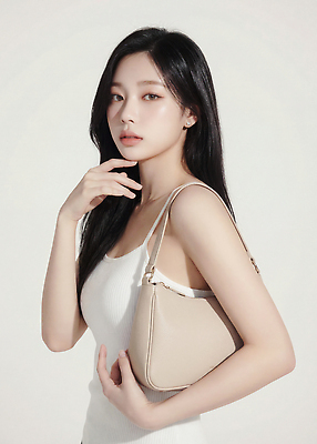 JPG 모델 편집이미지 패션 포즈 가방 표정 상반신 사진촬영 베이지색 의료성형뷰티 스타일 편집실사 AI인물포토 AI콘텐츠 잡화 컬러 촬영 CG 파일형식 AI포토