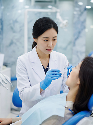 JPG 편집이미지 장갑 의학 기술 건강 치과 치료 환자 의사 도구 입 서비스 심리 의료성형뷰티 편집실사 AI인물포토 AI콘텐츠 잡화 병원 신체부위 의료진 CG 파일형식 AI포토