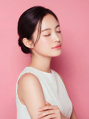 JPG 편집이미지 옷 여자 분홍색 백그라운드 표정 미소 머리 촬영 흰색 묶기 의료성형뷰티 스타일 편집실사 AI인물포토 AI콘텐츠 컬러 모션 사람 신체부위 CG 파일형식 AI포토