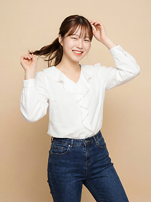 JPG 모델 편집이미지 직업 헤어스타일 여자 패션 스튜디오 웃음 촬영 청바지 액션 의료성형뷰티 스타일 편집실사 AI인물포토 AI콘텐츠 바지 표정 사람 CG 파일형식 AI포토