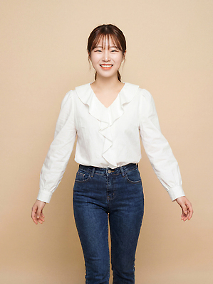 JPG 편집이미지 옷 여자 패션 행복 포즈 백그라운드 따뜻함 표정 서기 웃음 카메라 청바지 의료성형뷰티 스타일 편집실사 AI인물포토 AI콘텐츠 감정 바지 모션 사람 전자제품 CG 파일형식 AI포토