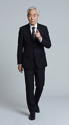 JPG 편집이미지 헤어스타일 옷 노년 남자 포즈 백그라운드 비즈니스 손가락 표정 정장 걷기 남성복 의료성형뷰티 스타일 편집실사 AI인물포토 AI콘텐츠 손 모션 사람 성인 CG 파일형식 AI포토