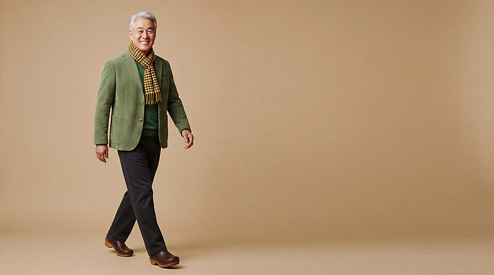노년 남자 백그라운드 모션 표정 사람 성인 갈색 CG 파일형식 AI포토 걷기 갈색배경 스타일 패션 미소 연령 옷 편집이미지 편집실사 JPG 의료성형뷰티 할아버지 AI콘텐츠 AI인물포토