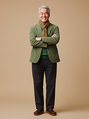 잡화 옷 노년 남자 모션 표정 사람 성인 촬영 CG 파일형식 AI포토 웃음 정장 목도리 사진촬영 팔짱 스타일 패션 포즈 편집이미지 편집실사 JPG 의료성형뷰티 할아버지 AI콘텐츠 AI인물포토