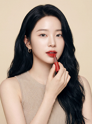 표정 사람 신체부위 뷰티 화장품 CG 파일형식 AI포토 여자 립스틱 화장 손 미소 얼굴 패션 스타일 촬영 디자인 백그라운드 편집이미지 편집실사 JPG 의료성형뷰티 AI콘텐츠 AI인물포토