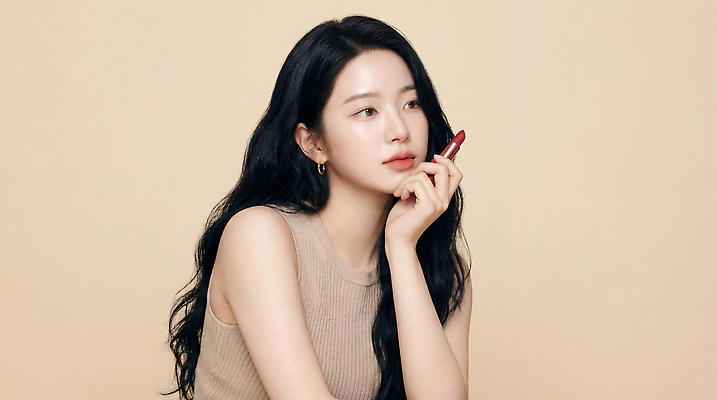 사람 신체부위 뷰티 화장품 CG 파일형식 AI포토 여자 립스틱 백그라운드 생각 표정 촬영 뷰티풀 포즈 피부 화장 스타일 모델 편집이미지 편집실사 JPG 의료성형뷰티 AI콘텐츠 AI인물포토