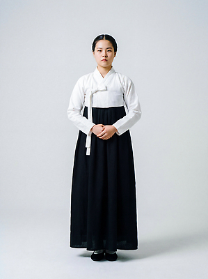 JPG 편집이미지 전통 손 옷 여자 문화 백그라운드 한국 앞모습 검은색 흰색 전통의상 한복 의료성형뷰티 편집실사 AI인물포토 AI콘텐츠 한국전통 아시아 뷰포인트 컬러 사람 신체부위 CG 파일형식 AI포토