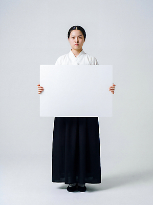 JPG 편집이미지 여자 문화 컬러 포즈 한국 앞모습 촬영 양손 전통의상 의료성형뷰티 스타일 차분 편집실사 AI인물포토 AI콘텐츠 전통 손 아시아 뷰포인트 컨셉 사람 CG 파일형식 AI포토