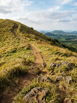 JPG 편집이미지 길 여행 자연 하늘 바람 산 풍경 여러명 제주도 걷기 정상 평지 편집실사 AI포토 AI콘텐츠 자연요소 다수 모션 날씨 한국 사람 땅 CG 생태계 파일형식