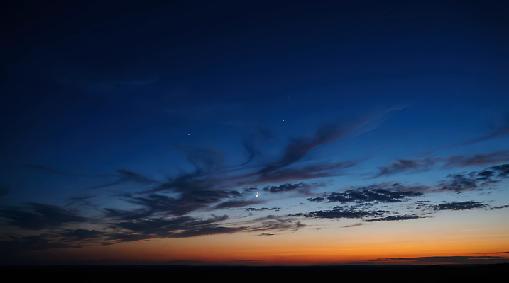JPG 구름 편집이미지 컬러 자연 하늘 풍경 빛 태양 일몰 시간 수비 변화 저녁 뷰티풀 편집실사 AI컴퓨터그래픽 AI콘텐츠 자연요소 컨셉 모션 노을 야간 CG 생태계 파일형식