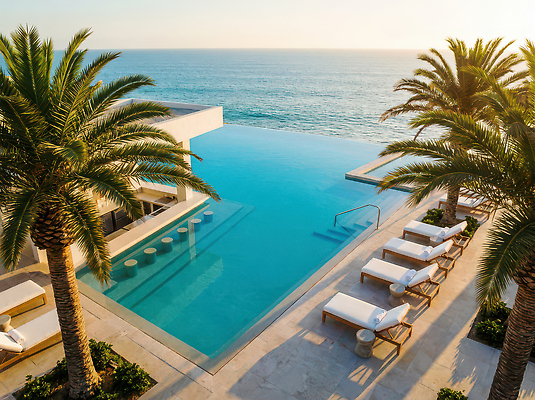 JPG 편집이미지 바다 자연 리조트 휴가 휴식 수영장 풍경 해변 야외 여름 반짝임 야자수 햇빛 수영 고급 휴양지 편집실사 AI포토 AI콘텐츠 나무 계절 컨셉 모션 태양 장소 수상스포츠 CG 생태계 파일형식