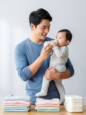 JPG 편집이미지 옷 가족 모션 주택 사랑 일상 부모 육아 우유 아기 시간 아빠 기저귀 정리 보살핌 의료성형뷰티 편집실사 AI인물포토 AI콘텐츠 감정 관계 유제품 사람 건물 라이프 아기용품 CG 파일형식 AI포토