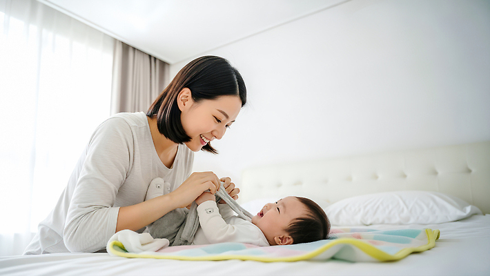 감정 가구 가족 관계 사람 라이프 CG 파일형식 AI포토 엄마 아기 침대 옷 방 즐거움 사랑 시간 행복 일상 모션 편집이미지 편집실사 JPG 육아 의료성형뷰티 AI콘텐츠 AI인물포토