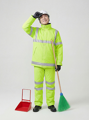 JPG 편집이미지 도로 유니폼 작업복 웃음 안전 사무실 환경 도구 붓 작업 안전모 청소 직원 청소기 환경미화원 의료성형뷰티 편집실사 AI인물포토 AI콘텐츠 직업 옷 길 비즈니스 교통시설 표정 전자제품 헬멧 안전장비 청소도구 CG 파일형식 AI포토