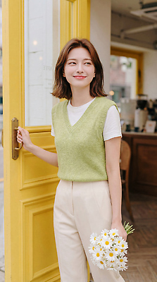 JPG 편집이미지 여자 꽃 꽃다발 모션 날씨 웃음 풍경 문 카페 흰색 방문 단순화된 의료성형뷰티 편집실사 AI인물포토 AI콘텐츠 식물 컬러 표정 사람 상점 CG 파일형식 AI포토