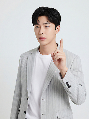 JPG 모델 편집이미지 디자인 패션 남자 얼굴 포즈 백그라운드 손가락 표정 정장 얼룩 의료성형뷰티 스타일 편집실사 AI인물포토 AI콘텐츠 손 옷 사람 신체부위 CG 파일형식 AI포토