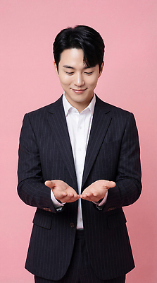 JPG 편집이미지 손 남자 얼굴 분홍색 포즈 백그라운드 비즈니스 조명 미소 정장 세로 자신감 의료성형뷰티 스타일 편집실사 AI인물포토 AI콘텐츠 옷 감정 컬러 표정 사람 신체부위 CG 파일형식 AI포토