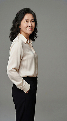 JPG 모델 편집이미지 여자 중년 포즈 비즈니스 회색배경 직장 미소 정장 비즈니스우먼 프레젠테이션 단정 의료성형뷰티 편집실사 AI인물포토 AI콘텐츠 옷 백그라운드 컨셉 회사 표정 사람 성인 회색 직장인 CG 파일형식 AI포토