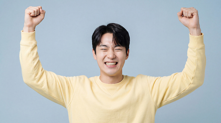 JPG 편집이미지 손 남자 행복 백그라운드 모션 표정 웃음 손짓 기쁨 스웨터 성격 의료성형뷰티 편집실사 AI인물포토 AI콘텐츠 감정 상의 사람 신체부위 CG 파일형식 AI포토