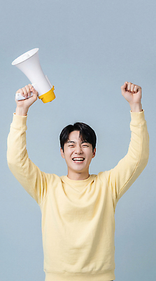 JPG 편집이미지 남자 모션 성공 웃음 친구 확성기 소리 기쁨 에너지 축하 발표 그룹 스웨터 목소리 의료성형뷰티 편집실사 AI인물포토 AI콘텐츠 감정 컨셉 상의 관계 표정 사람 CG 파일형식 AI포토