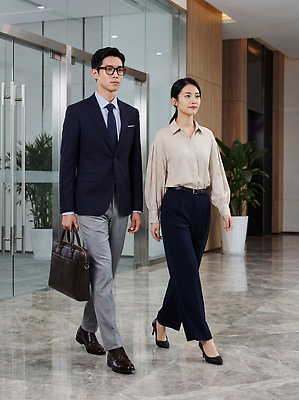 JPG 편집이미지 옷 여자 남자 서류가방 비즈니스 직장 대화 정장 사무실 걷기 공간 업무 작업 직장인 입장 의료성형뷰티 편집실사 AI인물포토 AI콘텐츠 직업 가방 회사 모션 말하기 사람 CG 파일형식 AI포토