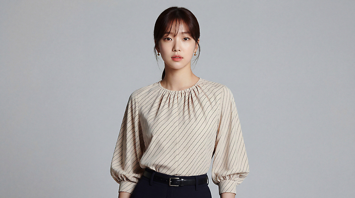 JPG 모델 편집이미지 디자인 옷 패션 포즈 백그라운드 셔츠 바지 스튜디오 표정 검은색 촬영 베이지색 의료성형뷰티 스타일 편집실사 AI인물포토 AI콘텐츠 컬러 상의 하의 CG 파일형식 AI포토