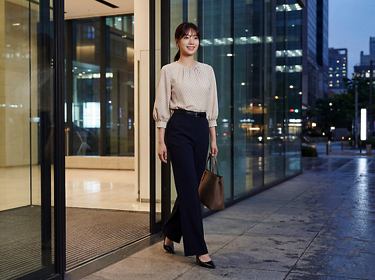 JPG 편집이미지 옷 여자 길 가방 회사 야외 건물 빛 사무실 걷기 도시 직장인 저녁 모던 퇴근 의료성형뷰티 편집실사 AI인물포토 AI콘텐츠 직업 건축물 잡화 비즈니스 모션 사람 야간 CG 출퇴근 파일형식 AI포토